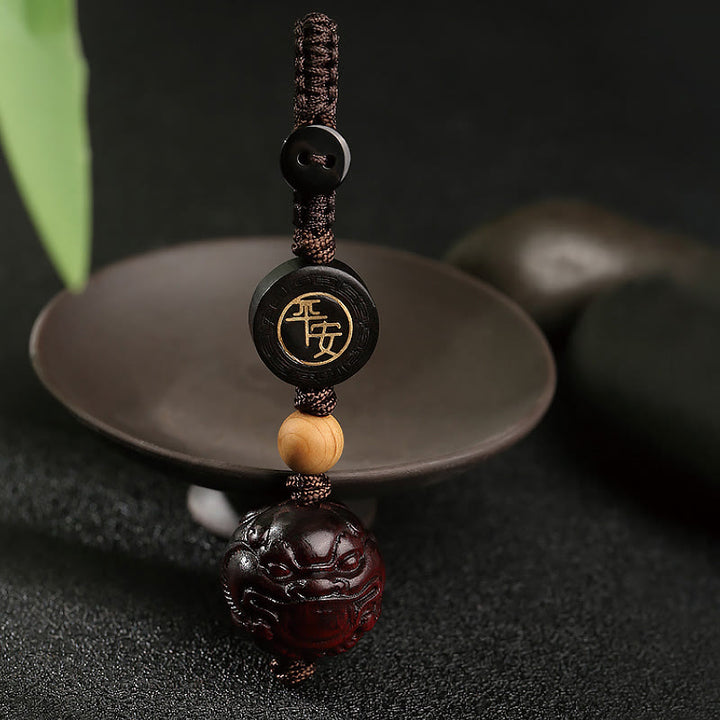 Llavero con protección de seguridad y bienestar de PiXiu con hojas pequeñas de sándalo rojo y Buddha Stones