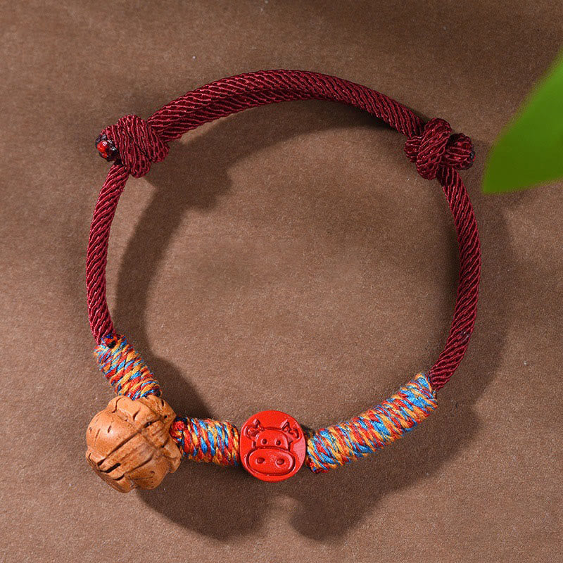 Pulsera de la suerte hecha a mano con Buddha Stones y cinabrio de hueso de melocotón con hilo rojo del zodíaco chino