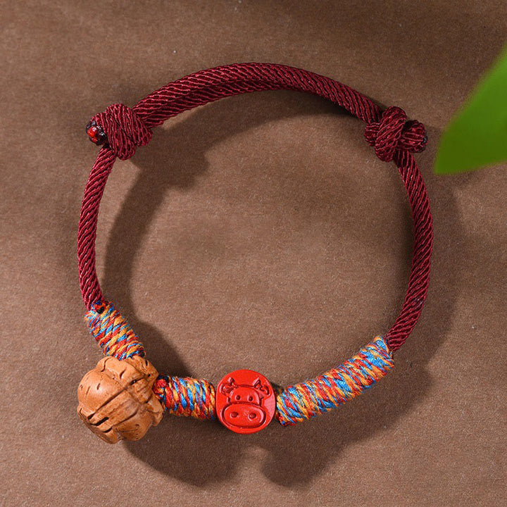Pulsera de la suerte hecha a mano con Buddha Stones y cinabrio de hueso de melocotón con hilo rojo del zodíaco chino