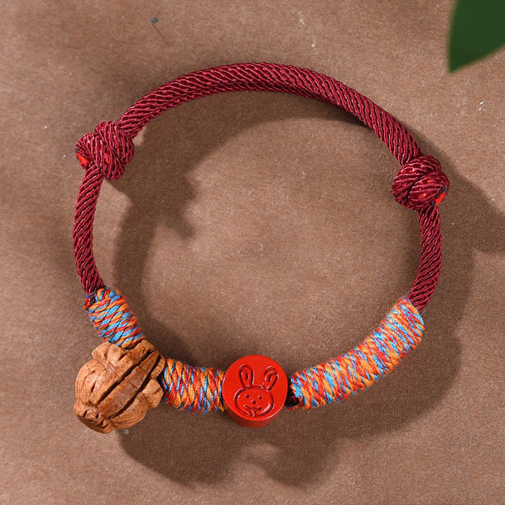 Pulsera de la suerte hecha a mano con Buddha Stones y cinabrio de hueso de melocotón con hilo rojo del zodíaco chino