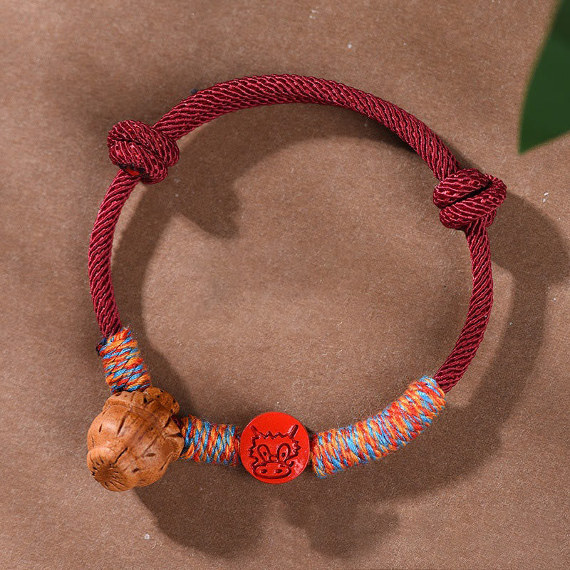 Pulsera de la suerte hecha a mano con Buddha Stones y cinabrio de hueso de melocotón con hilo rojo del zodíaco chino