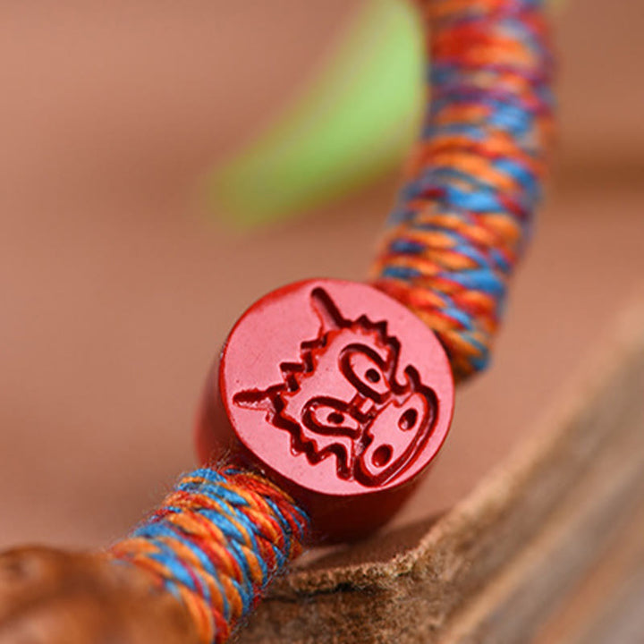 Pulsera de la suerte hecha a mano con Buddha Stones y cinabrio de hueso de melocotón con hilo rojo del zodíaco chino