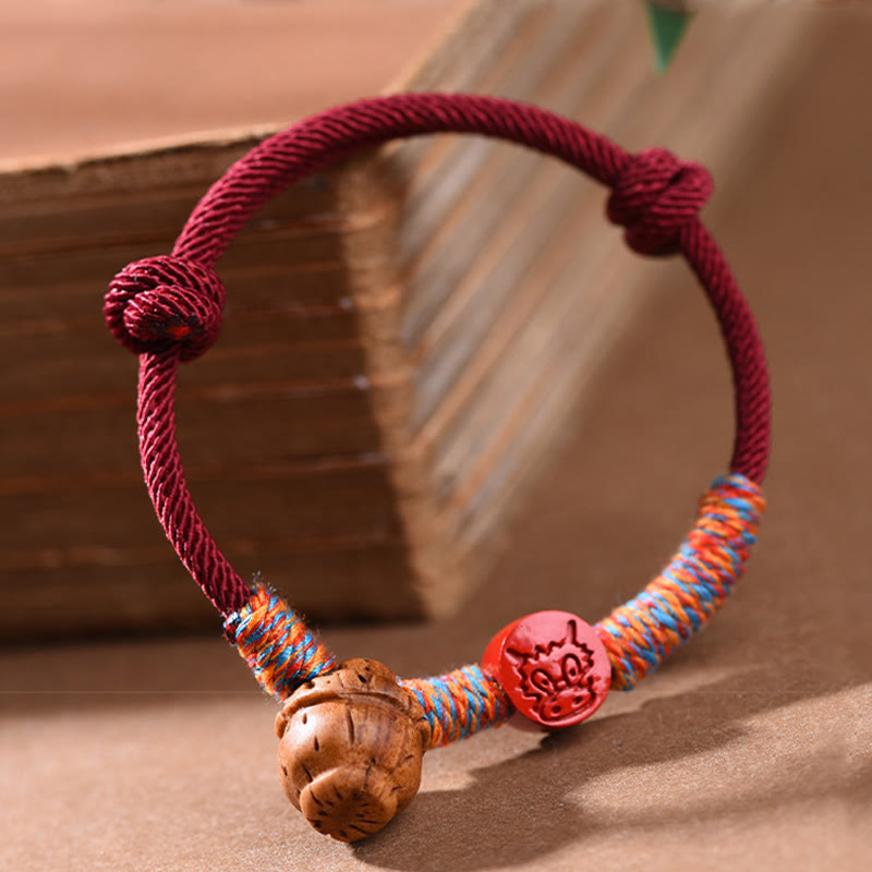 Pulsera de la suerte hecha a mano con Buddha Stones y cinabrio de hueso de melocotón con hilo rojo del zodíaco chino