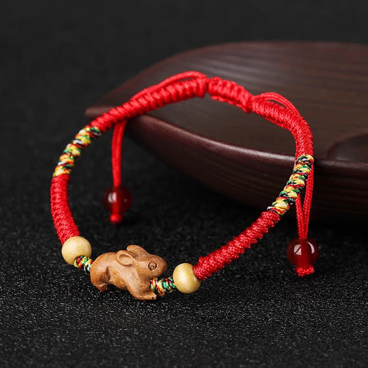 Pulsera de la suerte hecha a mano con hilo rojo del zodíaco chino y Buddha Stones en madera de durazno