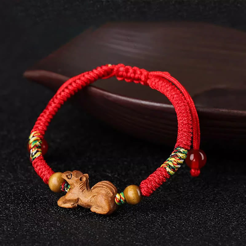 Pulsera de la suerte hecha a mano con hilo rojo del zodíaco chino y Buddha Stones en madera de durazno