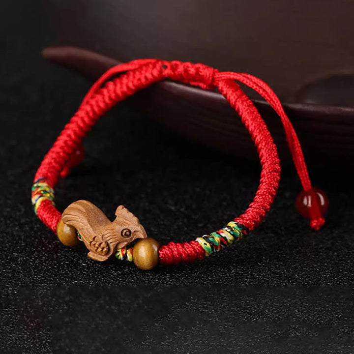 Pulsera de la suerte hecha a mano con hilo rojo del zodíaco chino y Buddha Stones en madera de durazno