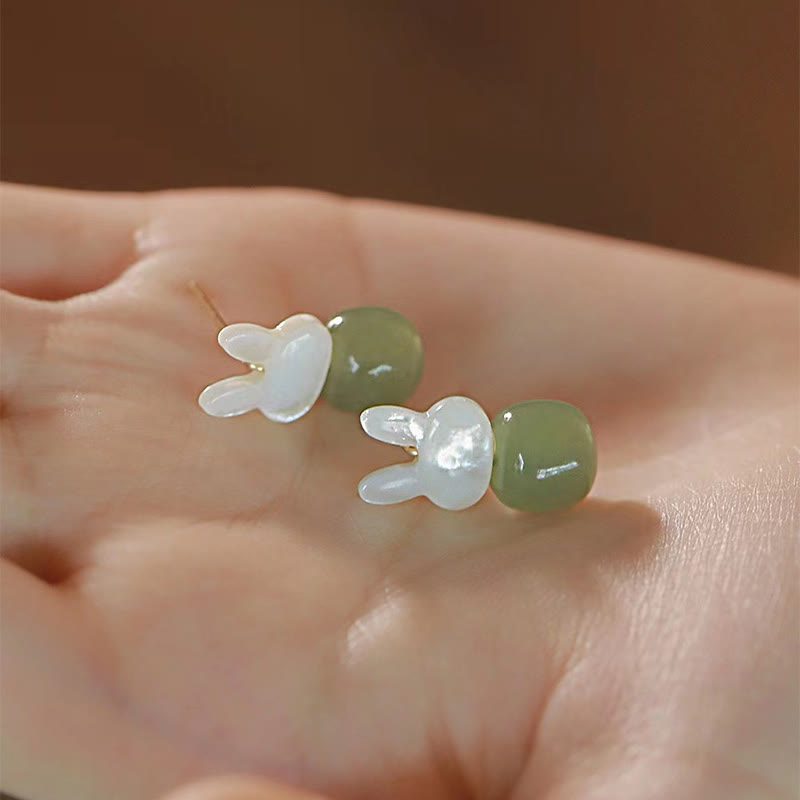 Pendientes de la suerte de jade hetiano con forma de conejo y piedra Tridacna de Buddha Stones