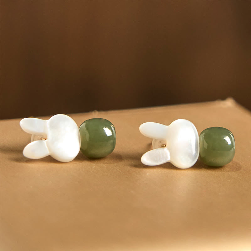 Pendientes de la suerte de jade hetiano con forma de conejo y piedra Tridacna de Buddha Stones