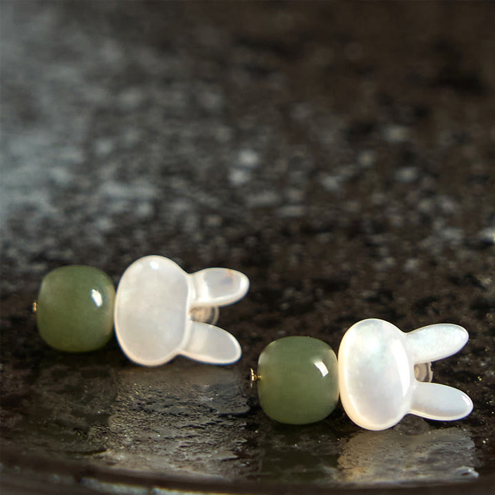 Pendientes de la suerte de jade hetiano con forma de conejo y piedra Tridacna de Buddha Stones
