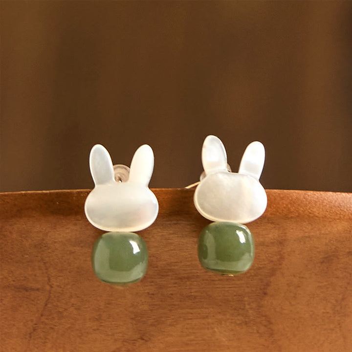 Pendientes de la suerte de jade hetiano con forma de conejo y piedra Tridacna de Buddha Stones