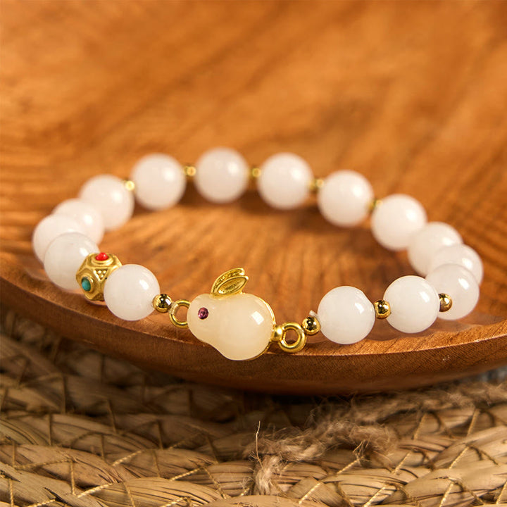 Pulsera de la suerte con bonito conejo de jade y seda dorada con Buddha Stones
