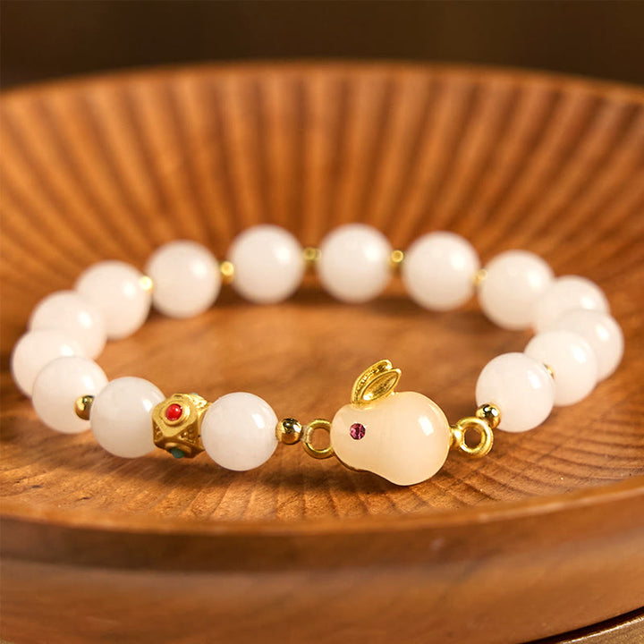 Pulsera de la suerte con bonito conejo de jade y seda dorada con Buddha Stones