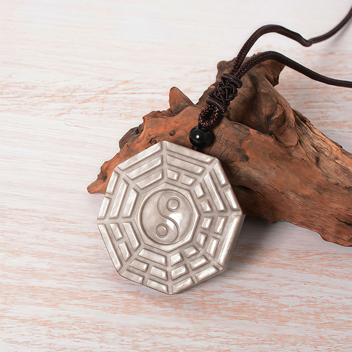 Collar con colgante de protección con símbolo Bagua Yin Yang, obsidiana y Buddha Stones con brillo plateado - image 2