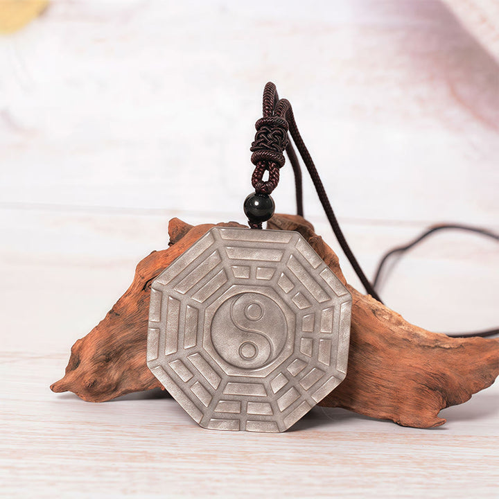 Collar con colgante de protección con símbolo Bagua Yin Yang, obsidiana y Buddha Stones con brillo plateado - Obsidiana con brillo plateado - image 1