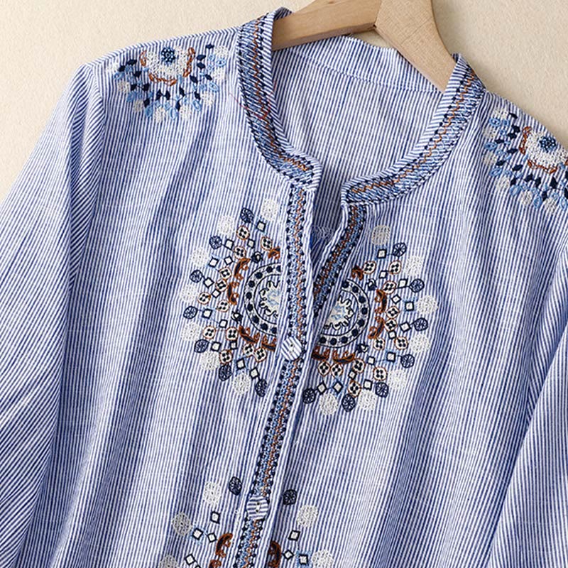 Camisa informal de manga corta con cuello en V y diseño bohemio de flores bordadas con Buddha Stones para mujer. - image 7