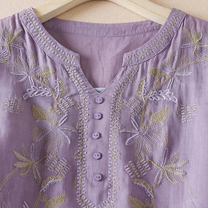 Camisa de algodón de manga corta con cuello en V y diseño de plantas bordadas informales con Buddha Stones para mujer