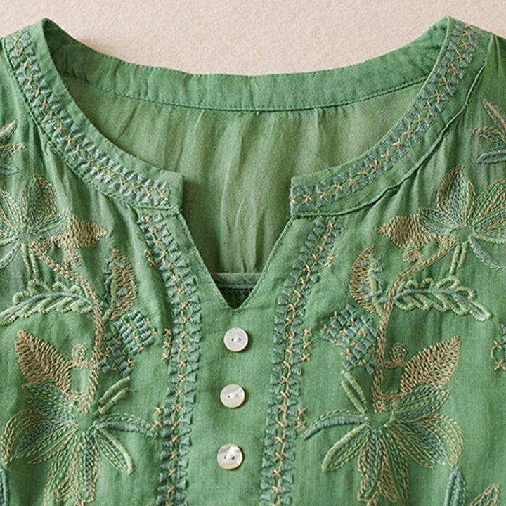 Camisa de algodón de manga corta con cuello en V y diseño de plantas bordadas informales con Buddha Stones para mujer