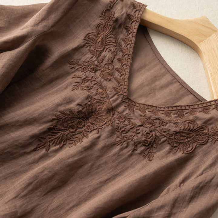 Camisa de algodón de media manga con cuello en V y diseño floral con bordado informal de Buddha Stones para mujer