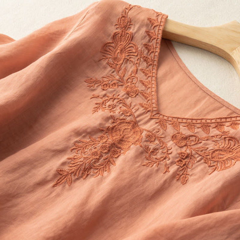Camisa de algodón de media manga con cuello en V y diseño floral con bordado informal de Buddha Stones para mujer