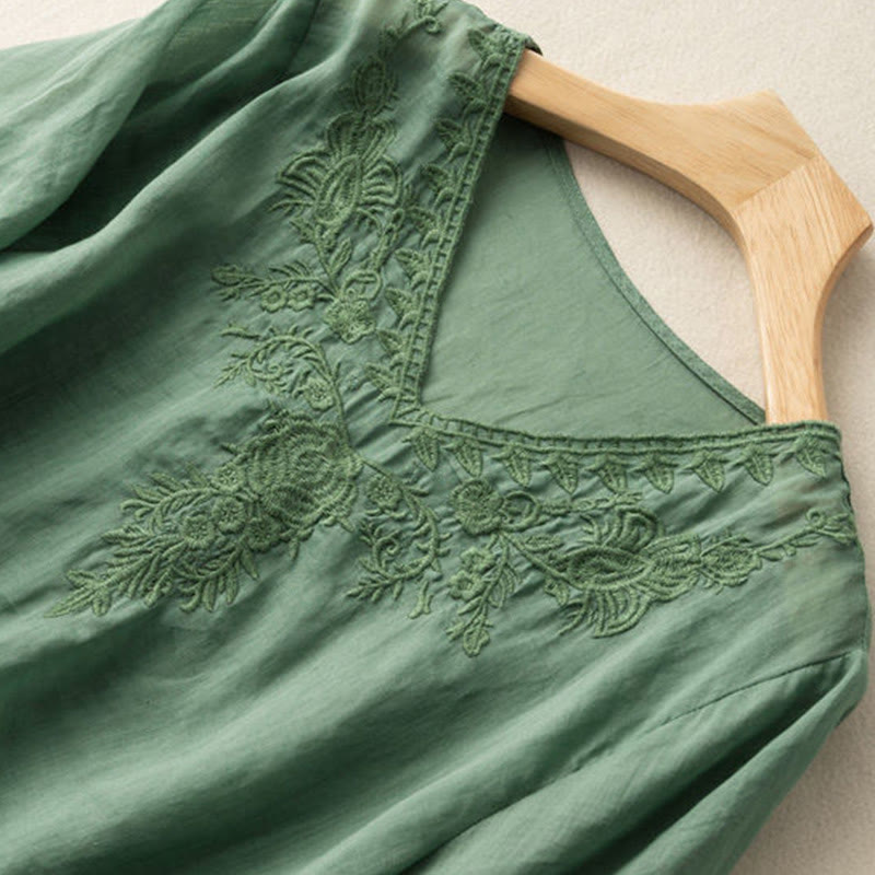 Camisa de algodón de media manga con cuello en V y diseño floral con bordado informal de Buddha Stones para mujer