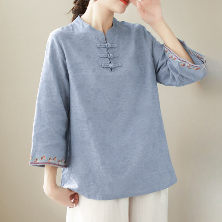 Camisa de lino y algodón con mangas tres cuartos y cuello redondo para mujer con diseño informal de jacquard y botones de rana de Buddha Stones - image 13