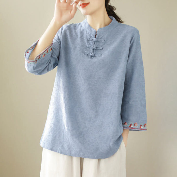 Camisa de lino y algodón con mangas tres cuartos y cuello redondo para mujer con diseño informal de jacquard y botones de rana de Buddha Stones - image 15