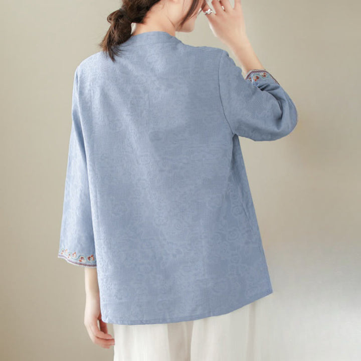Camisa de lino y algodón con mangas tres cuartos y cuello redondo para mujer con diseño informal de jacquard y botones de rana de Buddha Stones - image 18