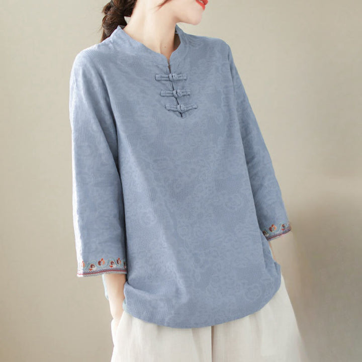 Camisa de lino y algodón con mangas tres cuartos y cuello redondo para mujer con diseño informal de jacquard y botones de rana de Buddha Stones - image 17