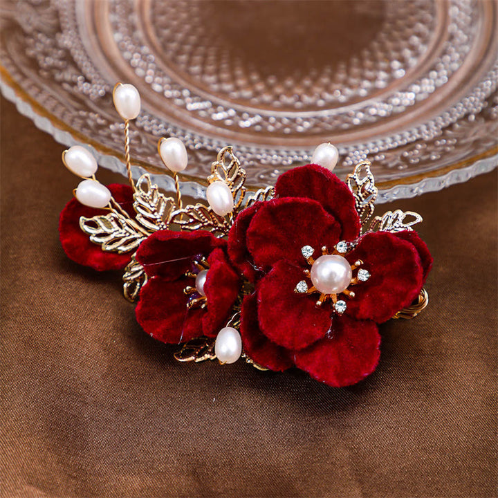 Pinza para el pelo lateral con camelia roja vintage de Buddha Stones