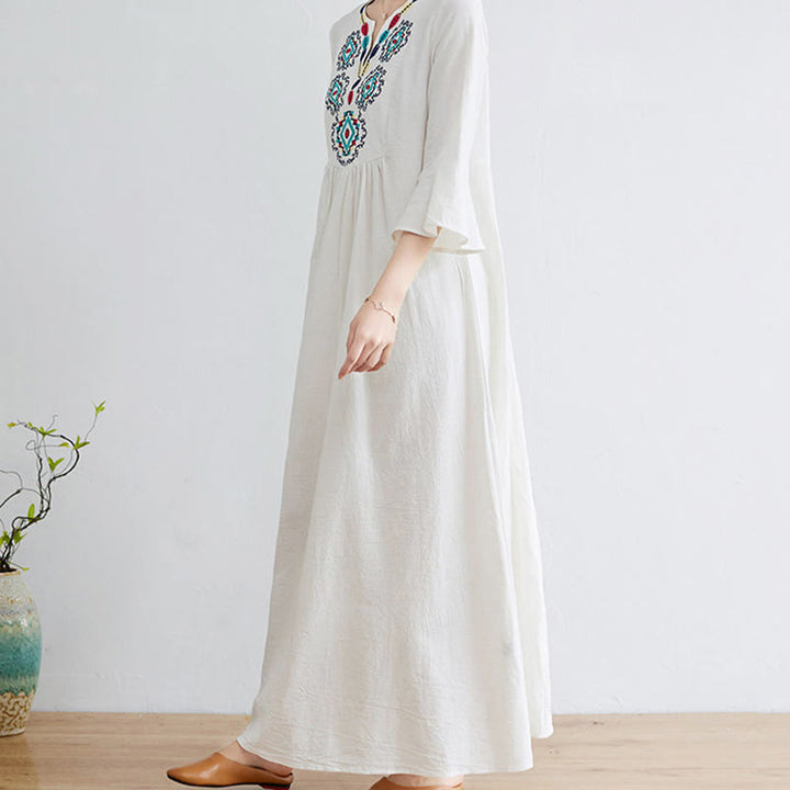 Vestido midi informal de lino y algodón con cuello en V y mangas tres cuartos con estampado floral bordado de Buddha Stones - image 5