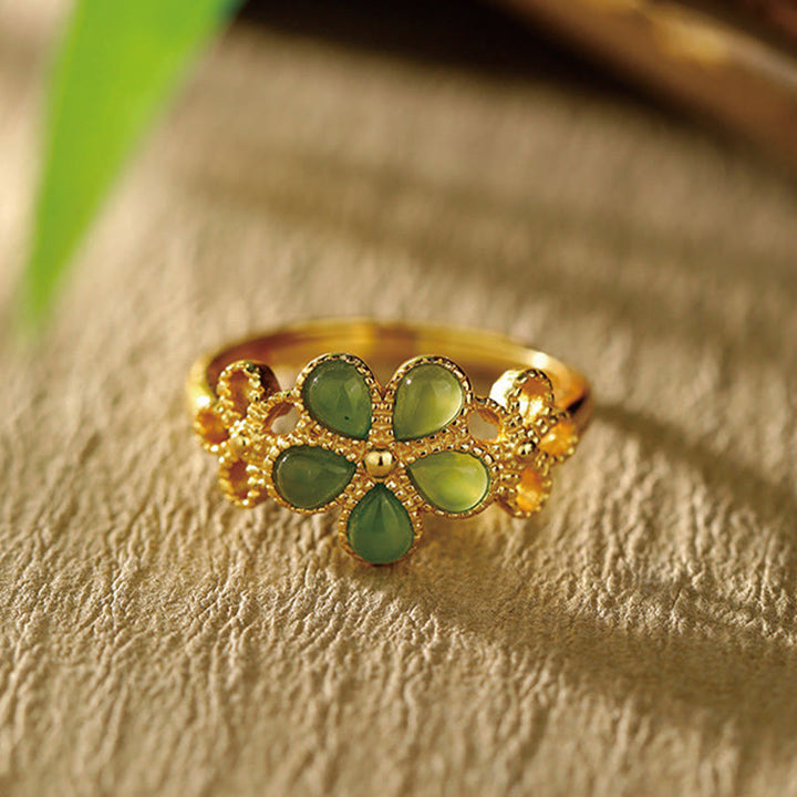 Anillo de prosperidad ajustable con flor de oro bañado en plata de ley 925 y jade hetiano natural de Buddha Stones