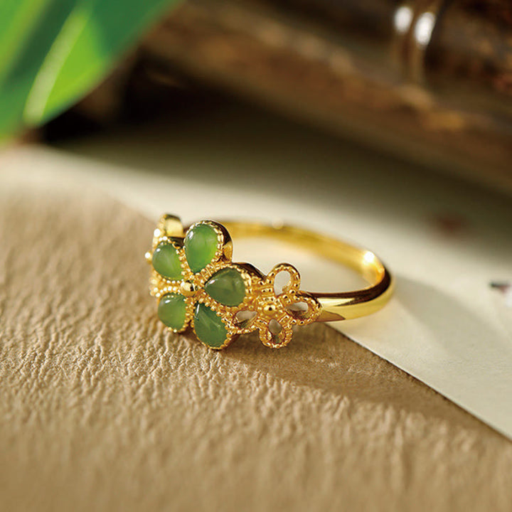 Anillo de prosperidad ajustable con flor de oro bañado en plata de ley 925 y jade hetiano natural de Buddha Stones