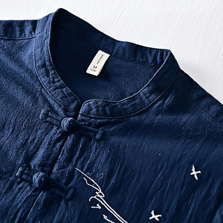 Camisa de hombre de manga corta de algodón y lino con bordado de Buddha Stones y botones de rana, cuello mandarín