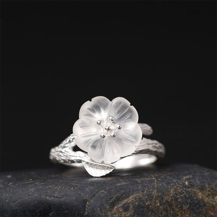 Anillo curativo ajustable con diseño de flor de esqueleto de cristal blanco de plata de ley 925 con Buddha Stones