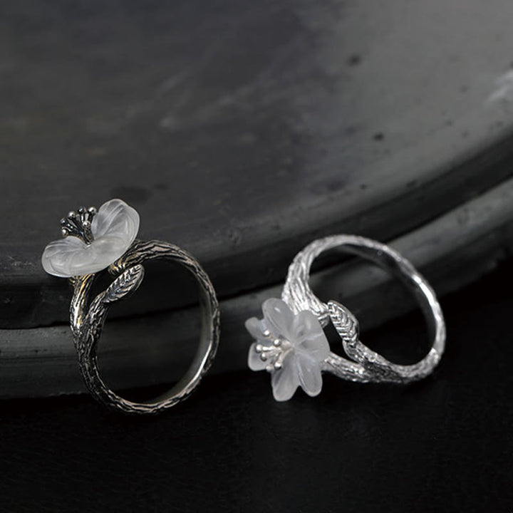 Anillo curativo ajustable con diseño de flor de esqueleto de cristal blanco de plata de ley 925 con Buddha Stones
