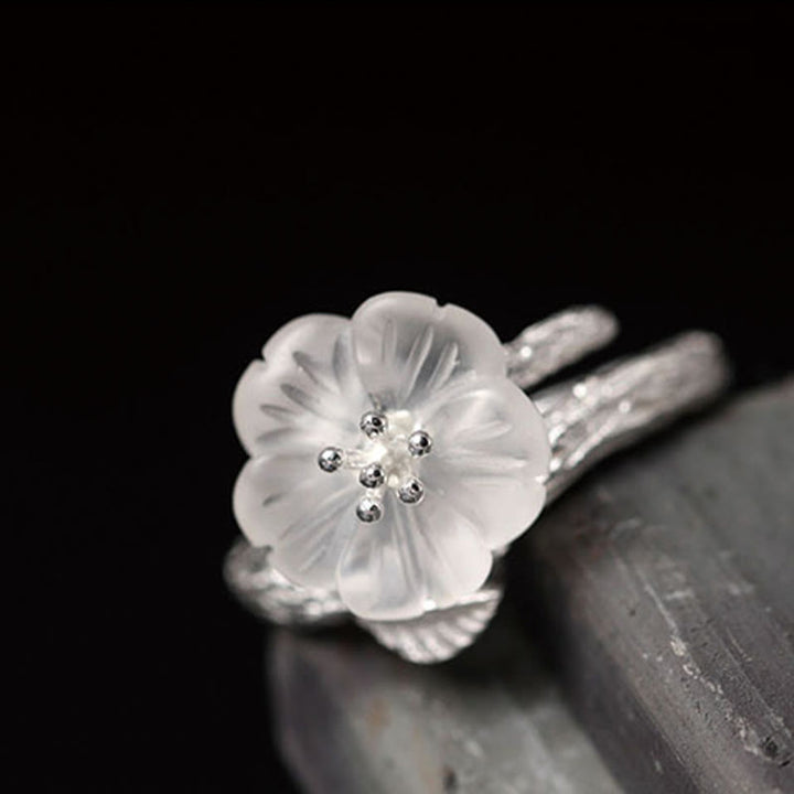 Anillo curativo ajustable con diseño de flor de esqueleto de cristal blanco de plata de ley 925 con Buddha Stones