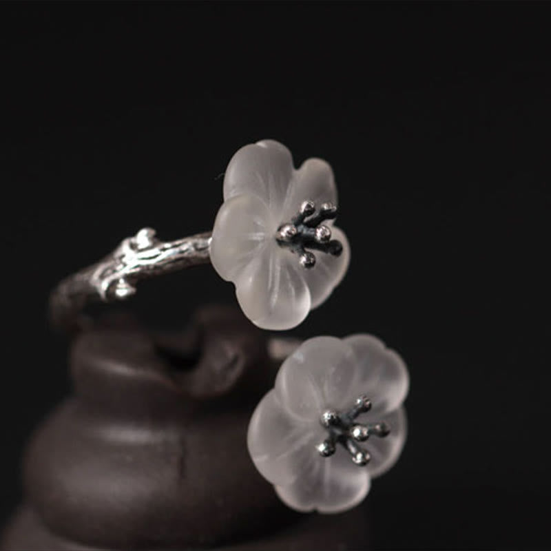 Anillo de protección ajustable con doble flor de ciruelo y cristales blancos de plata de ley 925 de Buddha Stones