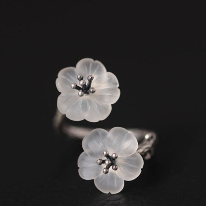 Anillo de protección ajustable con doble flor de ciruelo y cristales blancos de plata de ley 925 de Buddha Stones