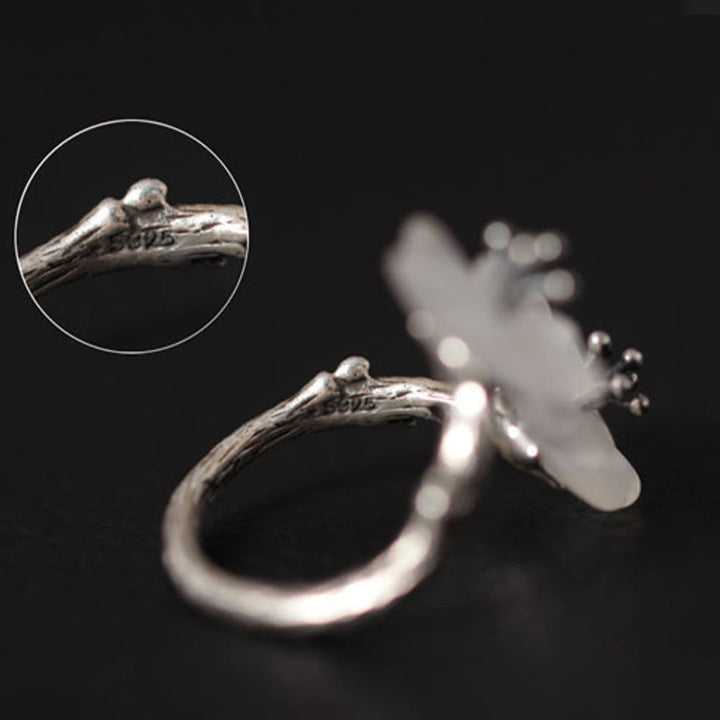 Anillo de protección ajustable con doble flor de ciruelo y cristales blancos de plata de ley 925 de Buddha Stones