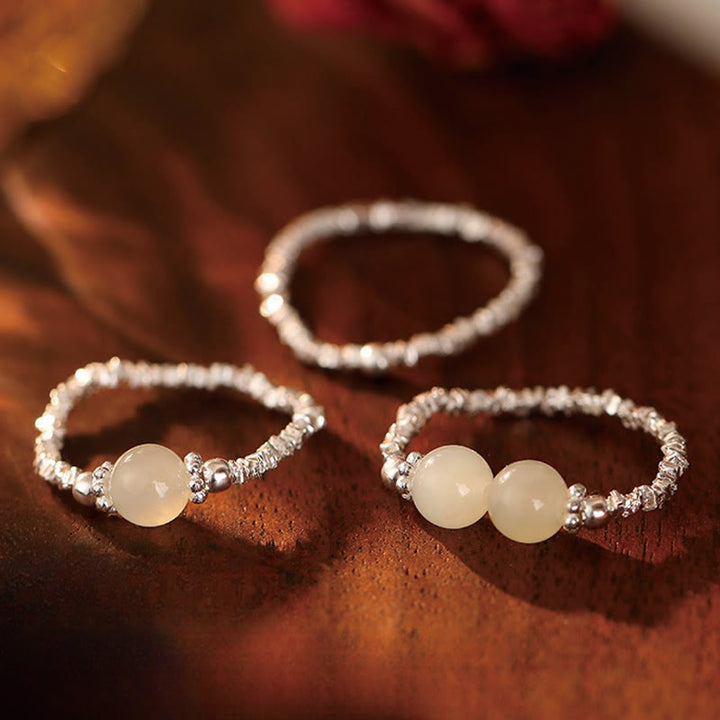 Anillo elástico de la suerte con cuentas pequeñas de jade hetiano natural de plata de ley 925 con Buddha Stones
