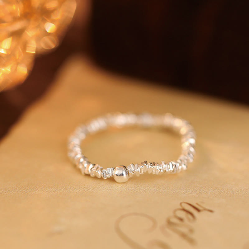 Anillo elástico de la suerte con cuentas pequeñas de jade hetiano natural de plata de ley 925 con Buddha Stones