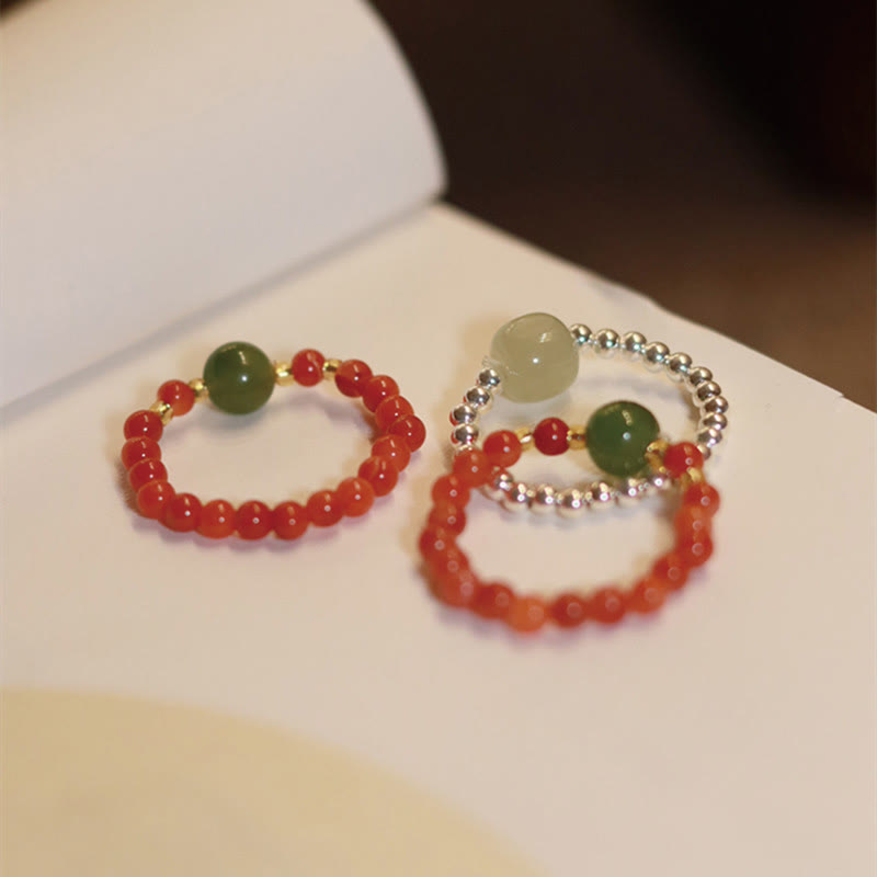 Anillo elástico de prosperidad con cuentas de ágata roja y jade hetiano pequeño natural en plata de ley 925 con Buddha Stones