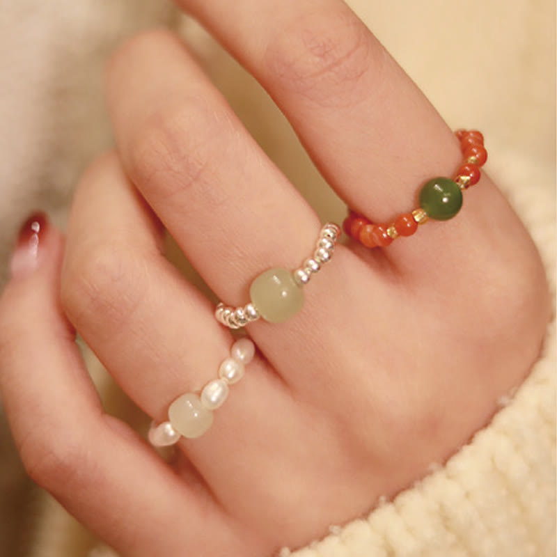 Anillo elástico de prosperidad con cuentas de ágata roja y jade hetiano pequeño natural en plata de ley 925 con Buddha Stones