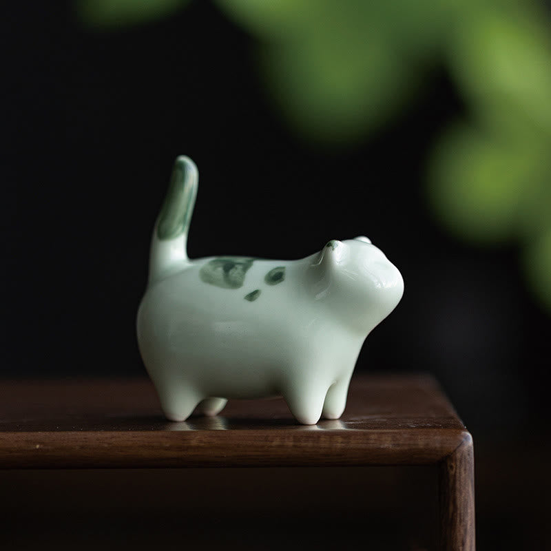 Figura decorativa de cerámica con forma de gato durmiendo de pie, con Buddha Stones y un adorable gatito de la suerte. - Gato verde de pie 7,7 x 4,3 x 7,7 cm - image 1