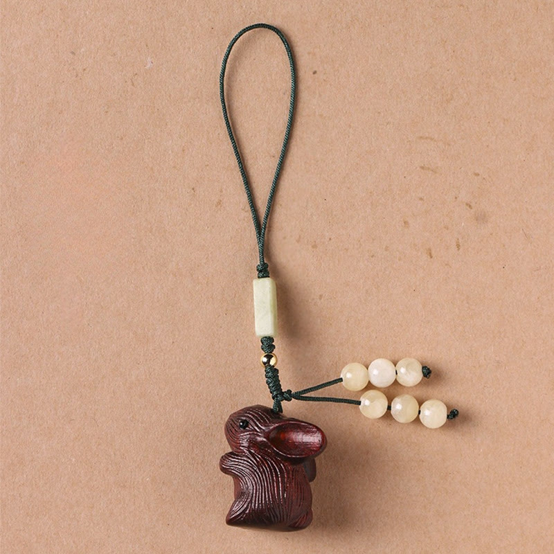 Llavero con colgante para teléfono, diseño de conejo de la suerte, con forma de sándalo rojo, con forma de hoja pequeña y piedras de Buddha Stones.