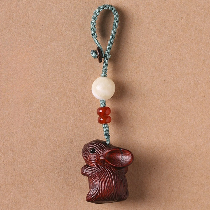 Llavero con colgante para teléfono, diseño de conejo de la suerte, con forma de sándalo rojo, con forma de hoja pequeña y piedras de Buddha Stones.