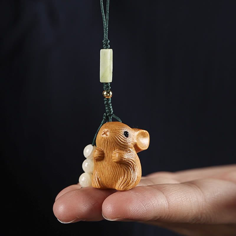 Llavero con colgante para teléfono, diseño de conejo de la suerte, con forma de sándalo rojo, con forma de hoja pequeña y piedras de Buddha Stones.
