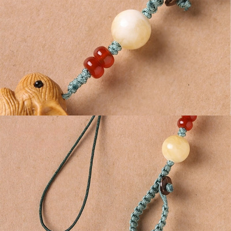 Llavero con colgante para teléfono, diseño de conejo de la suerte, con forma de sándalo rojo, con forma de hoja pequeña y piedras de Buddha Stones.