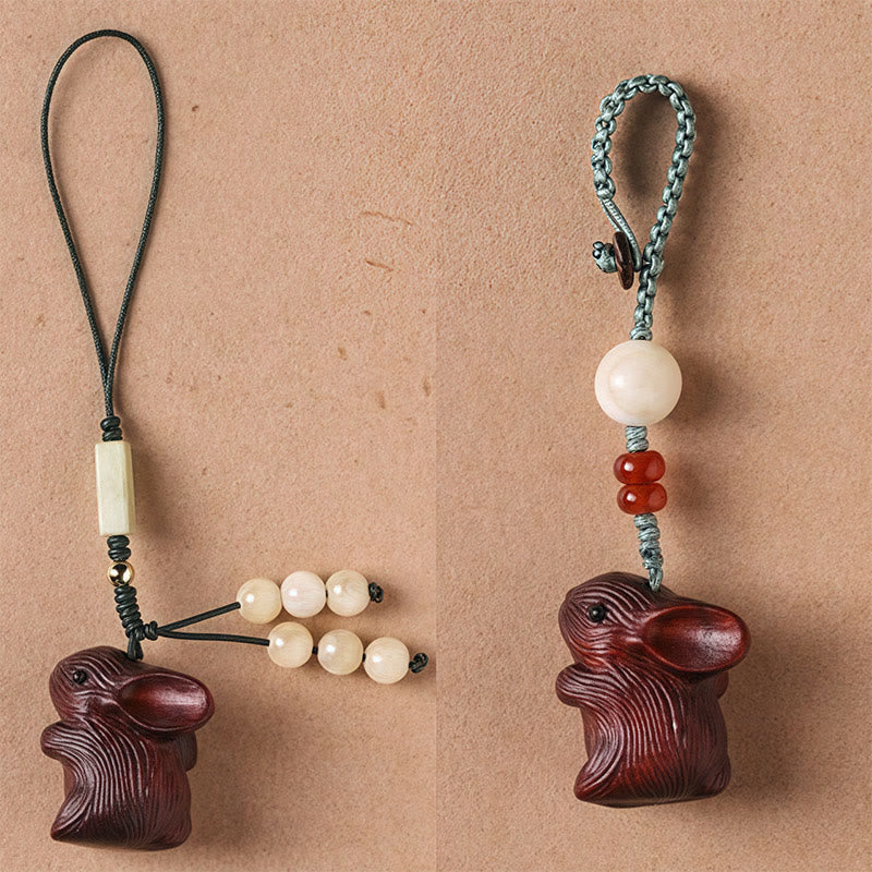 Llavero con colgante para teléfono, diseño de conejo de la suerte, con forma de sándalo rojo, con forma de hoja pequeña y piedras de Buddha Stones.