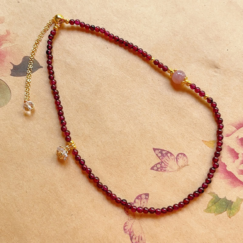 Pulsera de doble vuelta con Buddha Stones, flor natural, granate, cristal rosa y calma